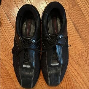 Stylish Black Athletic Shoes for Men